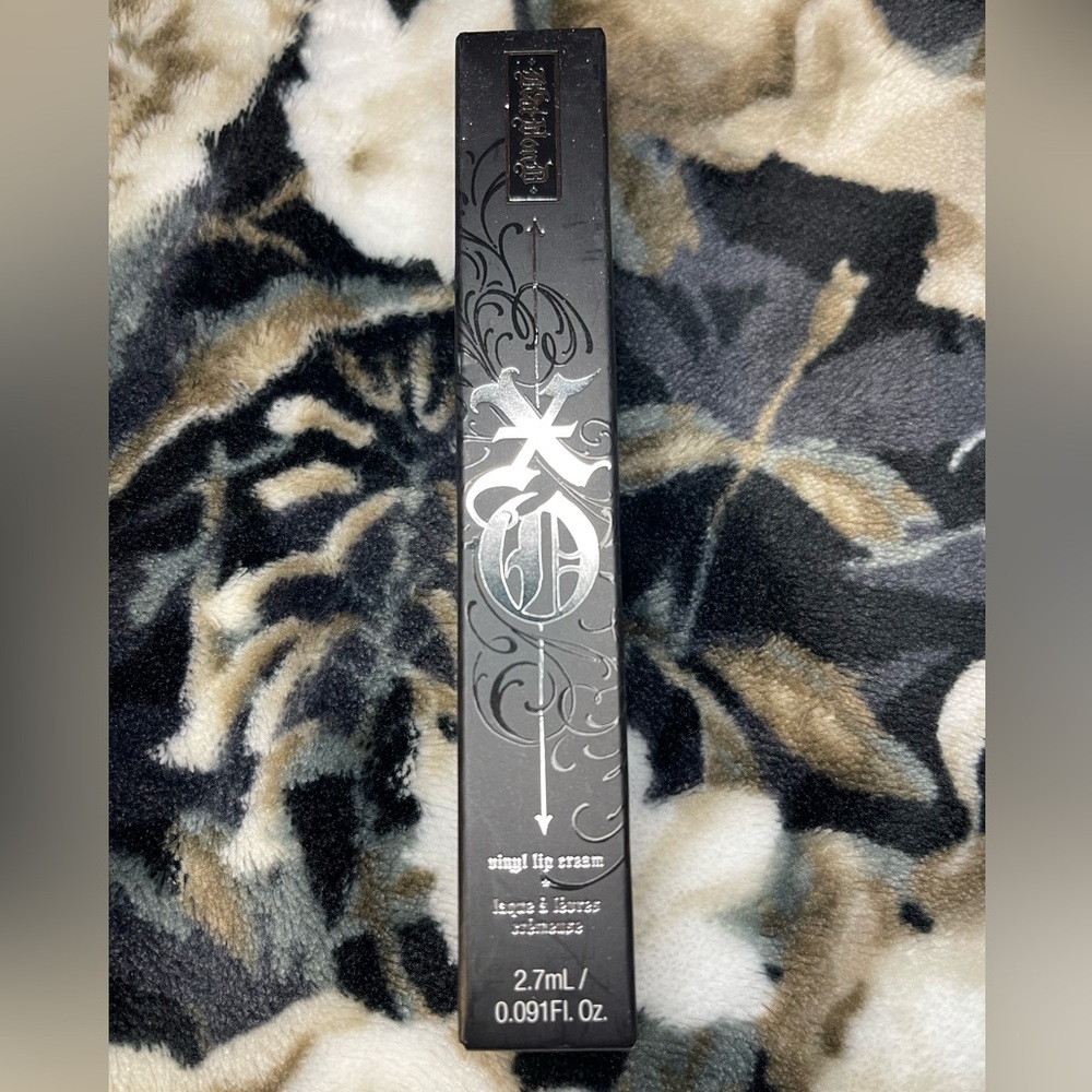 Kat Von D Tulip XO Vinyl Lip Cream - Picture 3 of 5